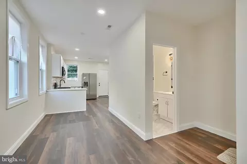 Entry Way - 569 E 38th St, Baltimore, MD 21218 photo 7 of 14