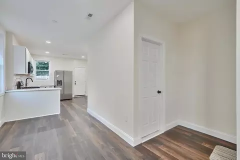 Entry Way - 569 E 38th St, Baltimore, MD 21218 photo 6 of 14