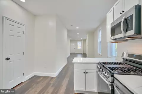 Entry Way - 569 E 38th St, Baltimore, MD 21218 photo 3 of 14