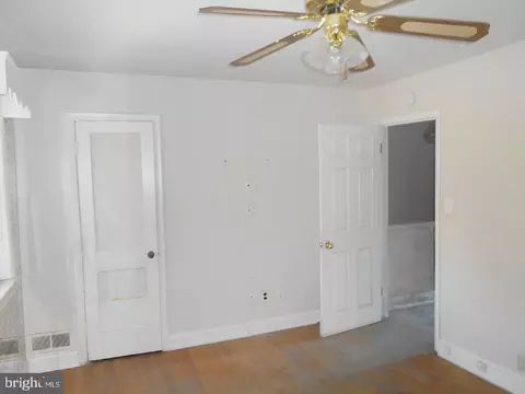 Bedroom - 1223 Wicklow Rd, Baltimore, MD 21229 photo 2 of 2