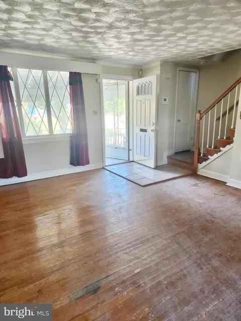 Living - 1223 Wicklow Rd, Baltimore, MD 21229 photo 1 of 3