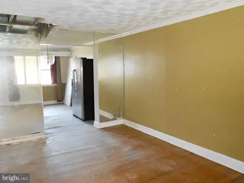 Living - 1223 Wicklow Rd, Baltimore, MD 21229 photo 2 of 3