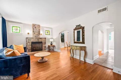 Living - 3103 Weaver Ave, Baltimore, MD 21214 photo 2 of 2