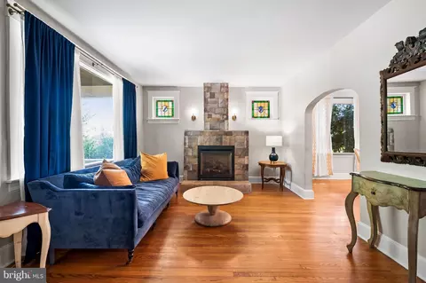 Living - 3103 Weaver Ave, Baltimore, MD 21214 photo 1 of 2