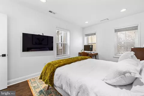 Bedroom - 1638 E Baltimore St, Baltimore, MD 21231 photo 2 of 6