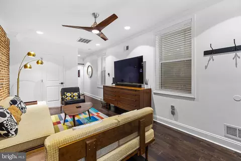 Entry Way - 1638 E Baltimore St, Baltimore, MD 21231 photo 2 of 9