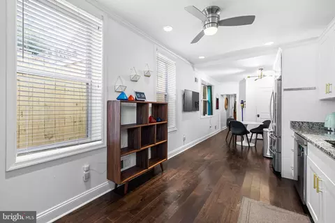 Entry Way - 1638 E Baltimore St, Baltimore, MD 21231 photo 4 of 9