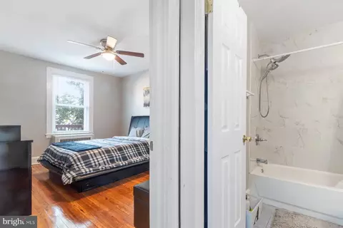 Entry Way - 324 E University Pkwy, Baltimore, MD 21218 photo 6 of 9