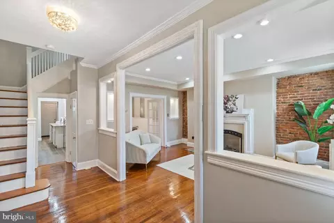 Entry Way - 324 E University Pkwy, Baltimore, MD 21218 photo 1 of 9