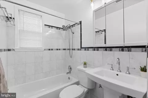 Bath - 5927 Plumer Ave, Baltimore, MD 21206 photo 1 of 1