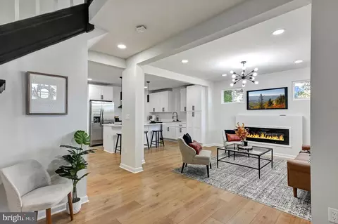 Entry Way - 3907 Woodlea Ave, Baltimore, MD 21206 photo 1 of 5