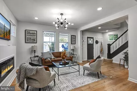 Entry Way - 3907 Woodlea Ave, Baltimore, MD 21206 photo 2 of 5
