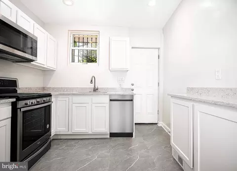 1724 E Lanvale St, Baltimore, MD 21213 photo 3