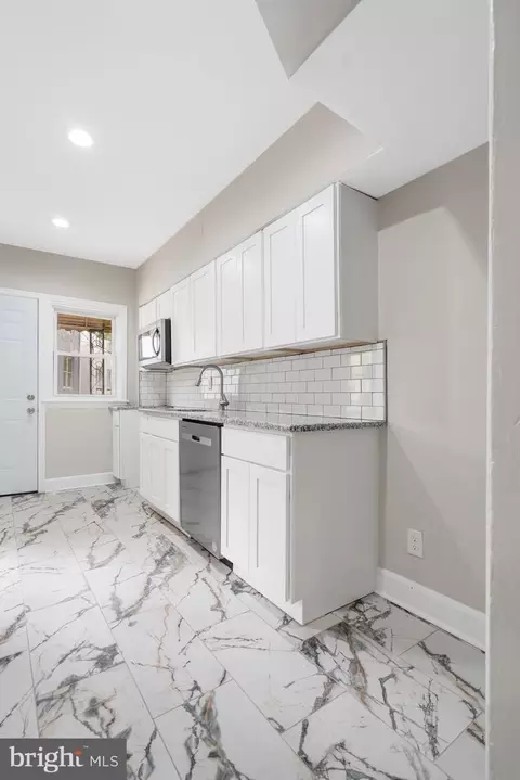 Entry Way - 4008 Garrison Blvd, Baltimore, MD 21215 photo 3 of 4