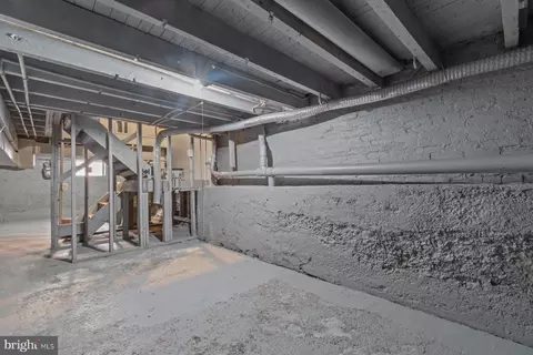 Entry Way - 219 N Rose St, Baltimore, MD 21224 photo 3 of 4