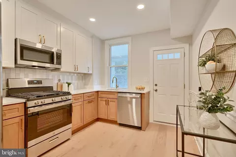 1105 W 37th St, Baltimore, MD 21211 photo 1