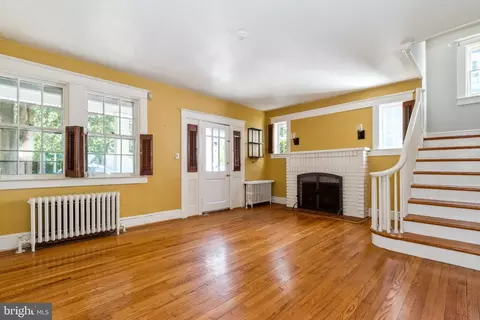 Living - 604 Saint Dunstans Rd, Baltimore, MD 21212 photo 2 of 3