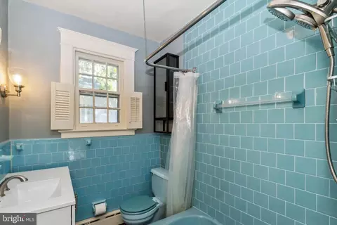 Bath - 604 Saint Dunstans Rd, Baltimore, MD 21212 photo 1 of 1