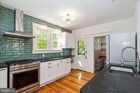 Kitchen - 604 Saint Dunstans Rd, Baltimore, MD 21212 photo 2 of 4