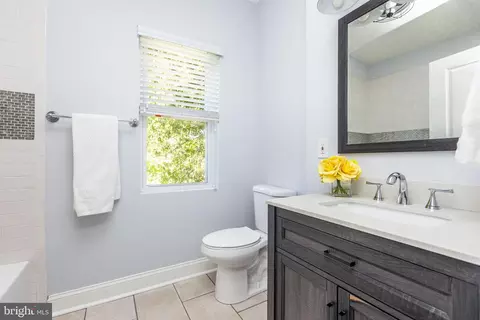 Bath - 631 W 33rd St, Baltimore, MD 21211 photo 2 of 3