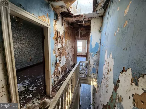 Entry Way - 2013 N Monroe St, Baltimore, MD 21217 photo 3 of 3