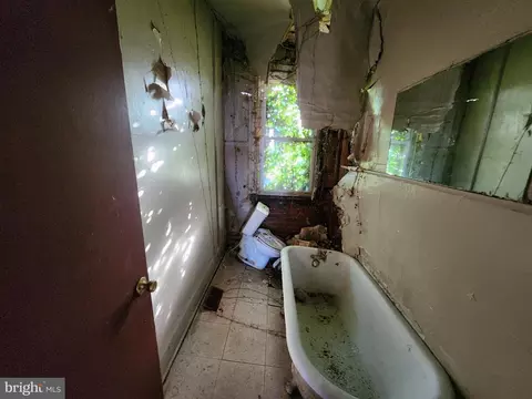 Bath - 2013 N Monroe St, Baltimore, MD 21217 photo 1 of 1