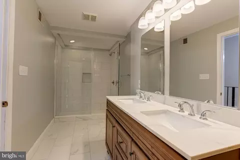 Bath - 37 E Fort Ave E, Baltimore, MD 21230 photo 1 of 2