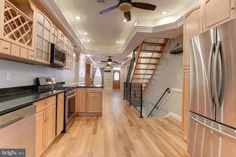 Entry Way - 37 E Fort Ave E, Baltimore, MD 21230 photo 5 of 8