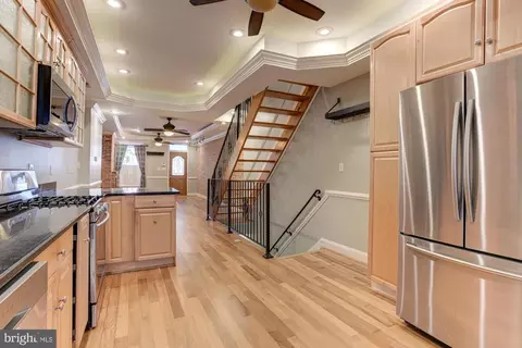 Entry Way - 37 E Fort Ave E, Baltimore, MD 21230 photo 6 of 8