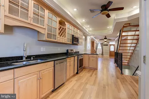 Entry Way - 37 E Fort Ave E, Baltimore, MD 21230 photo 2 of 8