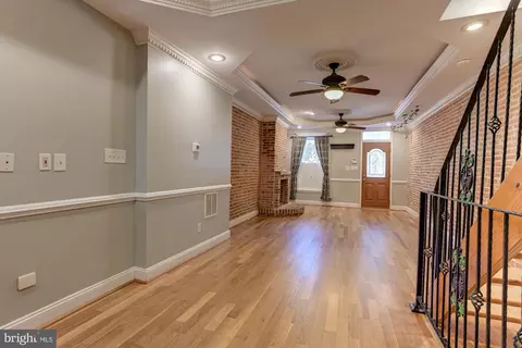 Living - 37 E Fort Ave E, Baltimore, MD 21230 photo 2 of 6