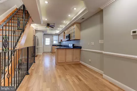 Entry Way - 37 E Fort Ave E, Baltimore, MD 21230 photo 4 of 8
