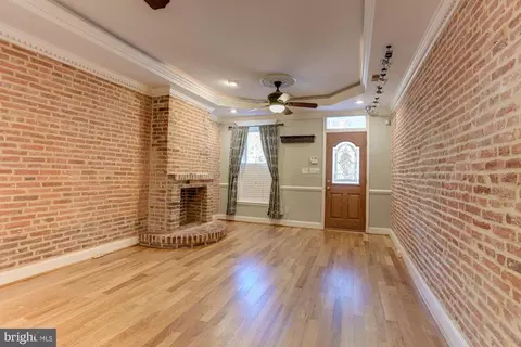 Living - 37 E Fort Ave E, Baltimore, MD 21230 photo 5 of 6