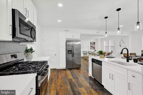 Entry Way - 2816 Berwick Ave, Baltimore, MD 21234 photo 4 of 5