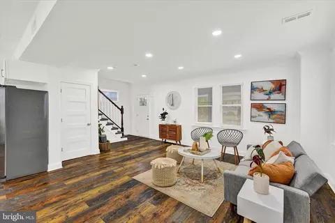 Entry Way - 2816 Berwick Ave, Baltimore, MD 21234 photo 3 of 5