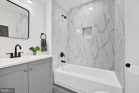 Bath - 2816 Berwick Ave, Baltimore, MD 21234 photo 2 of 3