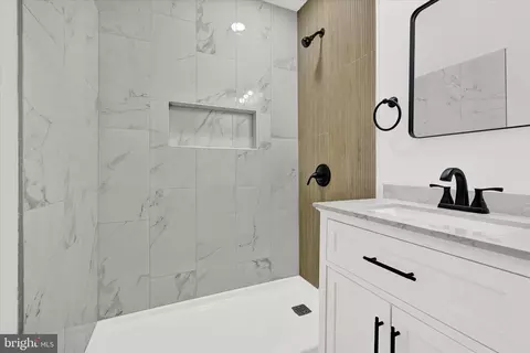 Bath - 2816 Berwick Ave, Baltimore, MD 21234 photo 3 of 3