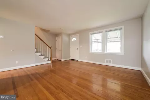 Living - 3704 Bonview Ave, Baltimore, MD 21213 photo 2 of 4