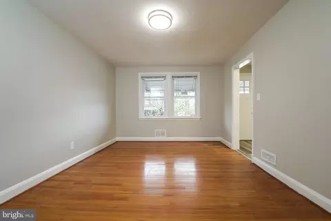 Living - 3704 Bonview Ave, Baltimore, MD 21213 photo 3 of 4