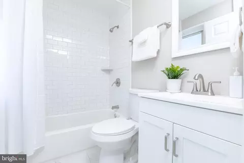 Bath - 5504 Ready Ave, Baltimore, MD 21212 photo 1 of 3