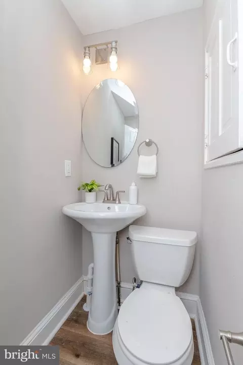 Bath - 5504 Ready Ave, Baltimore, MD 21212 photo 2 of 3