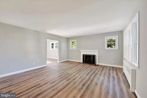 4811 Coleherne Rd, Baltimore, MD 21229 photo 2