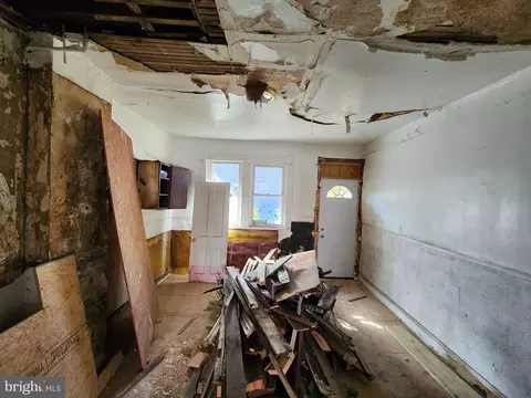 Entry Way - 2403 E Preston St, Baltimore, MD 21213 photo 3 of 4