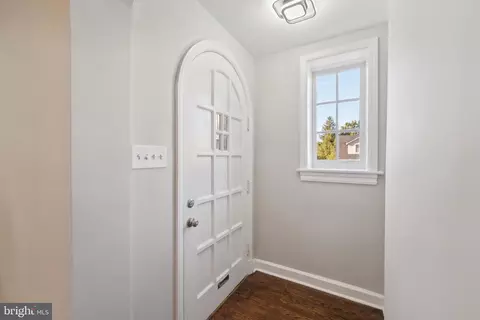 Entry Way - 3602 Echodale Ave, Baltimore, MD 21214 photo 1 of 6