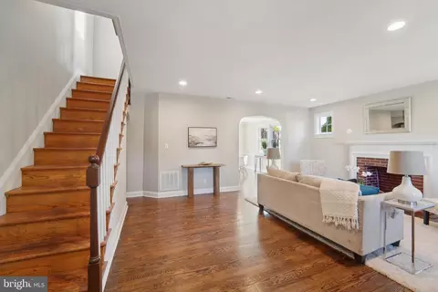 Entry Way - 3602 Echodale Ave, Baltimore, MD 21214 photo 2 of 6