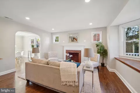 Living - 3602 Echodale Ave, Baltimore, MD 21214 photo 2 of 3