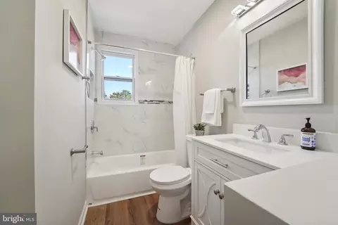 Bath - 3602 Echodale Ave, Baltimore, MD 21214 photo 2 of 3