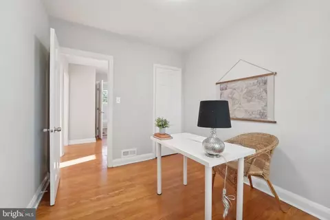 Entry Way - 3602 Echodale Ave, Baltimore, MD 21214 photo 6 of 6