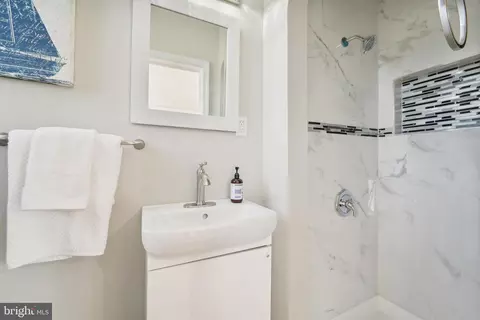 Bath - 3602 Echodale Ave, Baltimore, MD 21214 photo 3 of 3