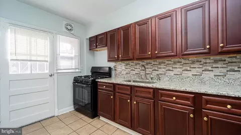 Entry Way - 1285 Limit Ave, Baltimore, MD 21239 photo 2 of 6